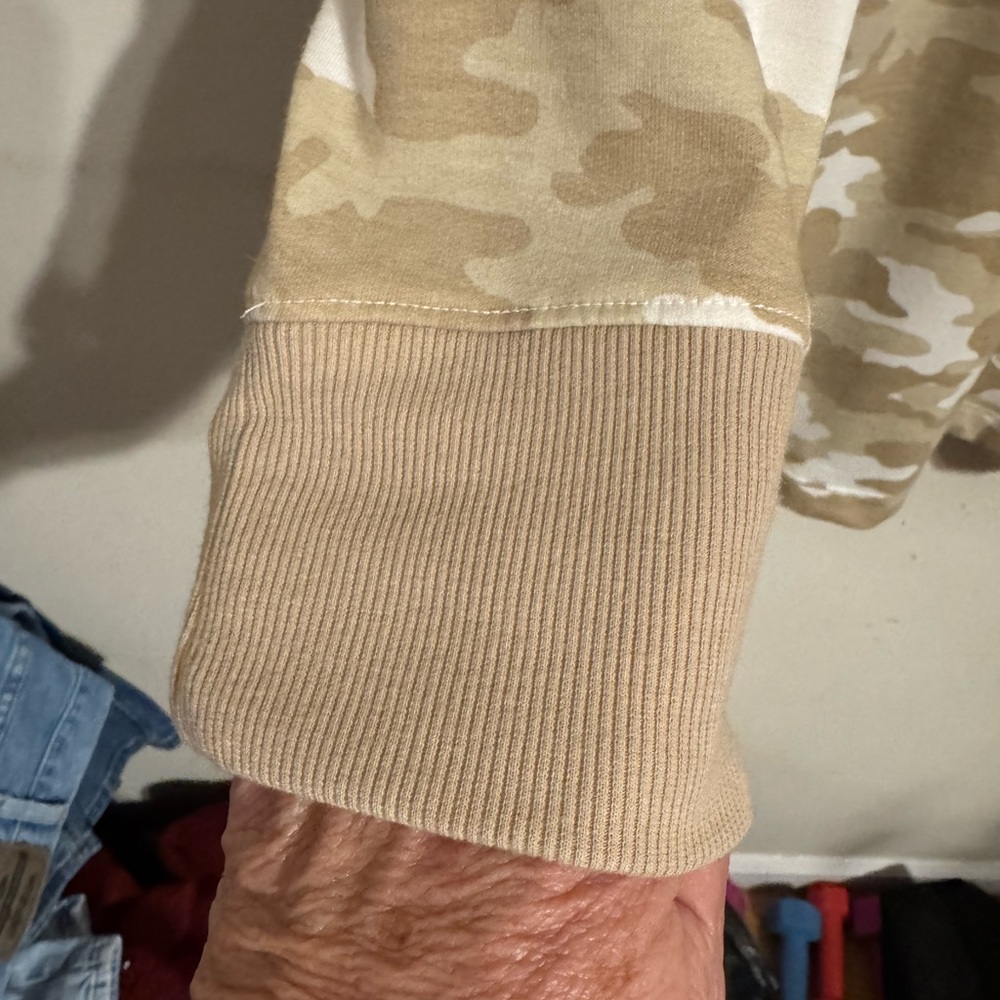 NWOT   NEUTRAL CAMO PRINT TOP  PLUS SIZE: 2X   #X - Picture 4 of 9